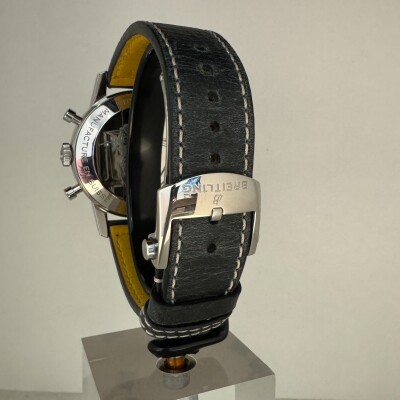 Montre Breitling Top time B01 Triumph.