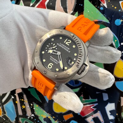 Montre Panerai Luminor Submersible Titane PAM00025.