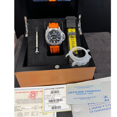 Montre Panerai Luminor Submersible Titane PAM00025.