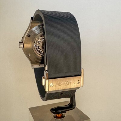 Montre Hublot Classic Fusion Racing Grey Titanium 45mm