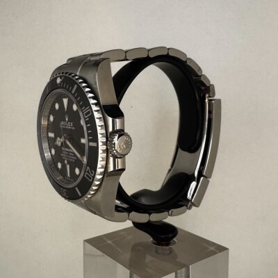 Montre Rolex Submariner no Date 124060.