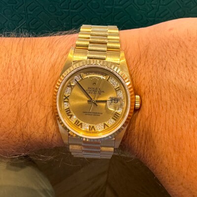 Montre Rolex Day Date 18238 Myriad Diamonds.
