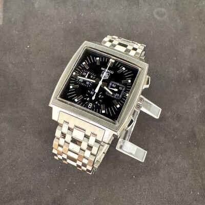 Montre Tag Heuer Monaco Chronographe CW2111
