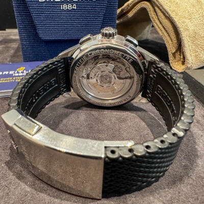 Montre Breitling Premier B01 Chronographe 42 AB0118.