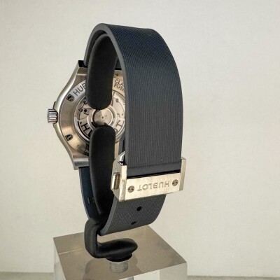 Montre Hublot Classic Fusion Titanium 38mm