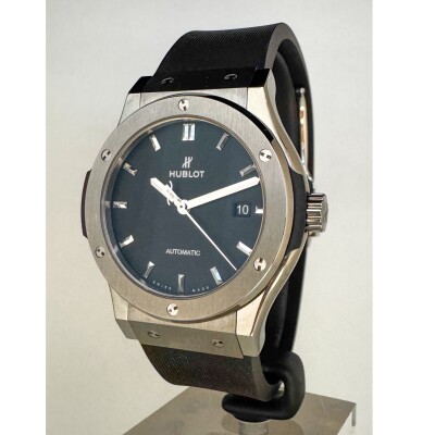 Montre Hublot Classic Fusion Titanium 42mm