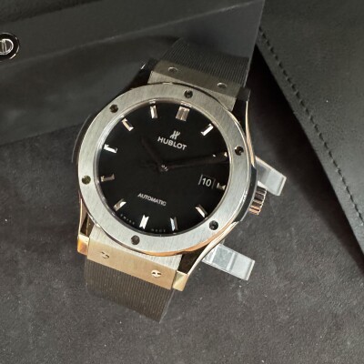 Montre Hublot Classic Fusion Titanium 42mm