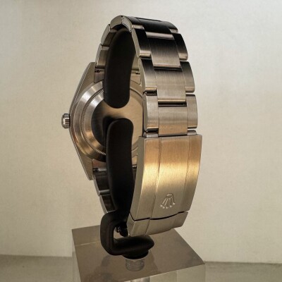 Montre Rolex Oyster Perpetual 39 114300.