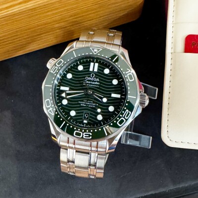 Montre Omega Seamaster Diver 300m.