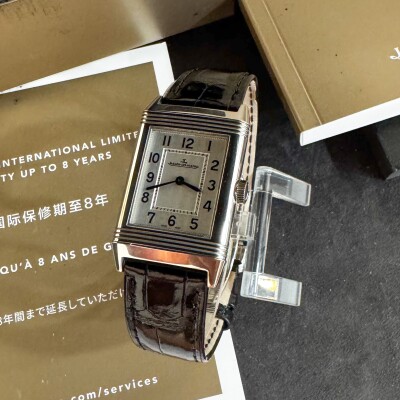 Montre Jaeger LeCoultre Reverso Classique Medium Ultra Thin.