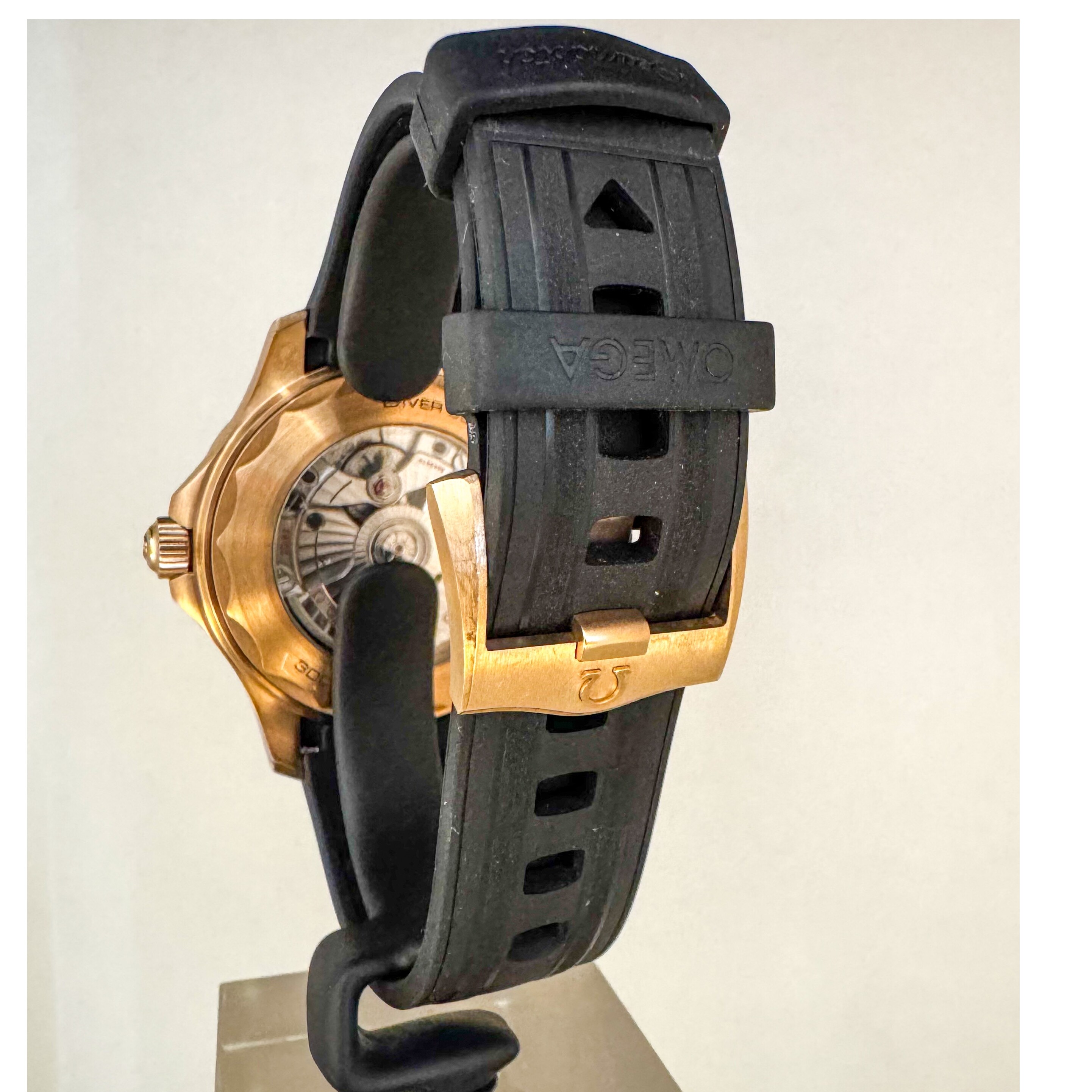 Montre Omega Seamaster Diver 300 Bronze Gold. vue 5