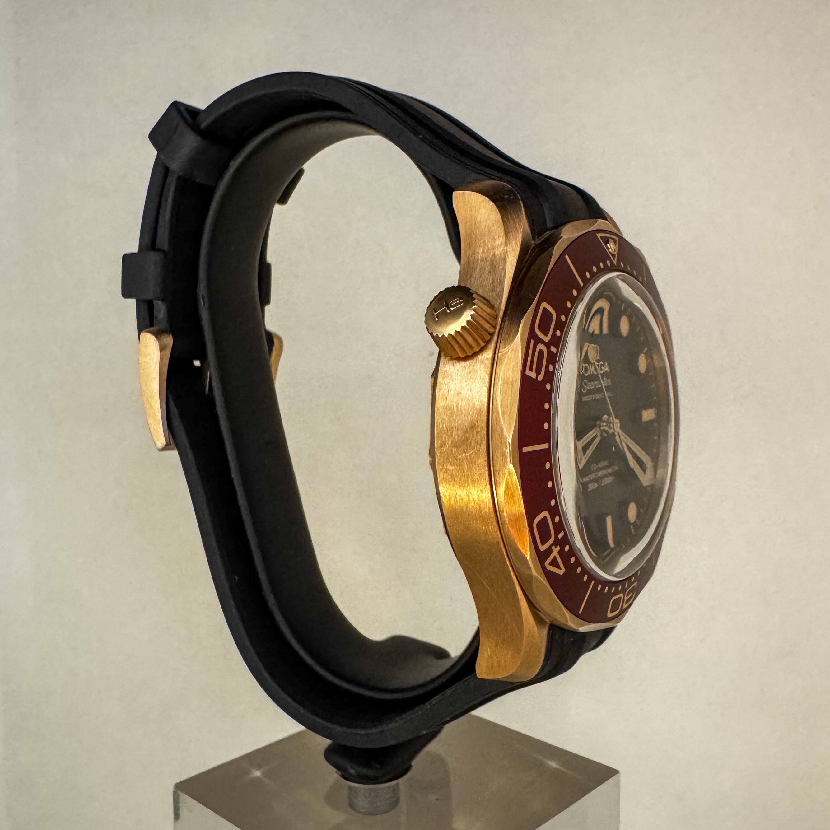 Montre Omega Seamaster Diver 300 Bronze Gold. vue 6