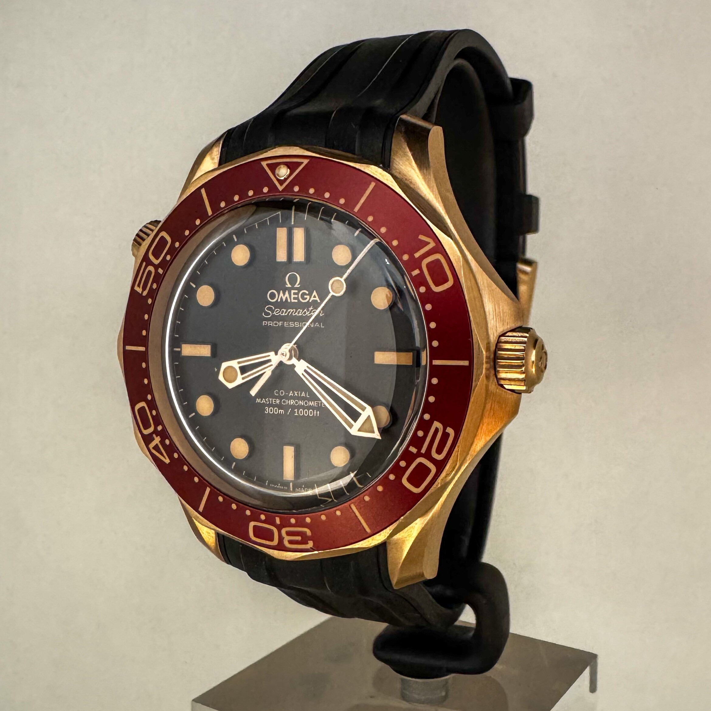 Montre Omega Seamaster Diver 300 Bronze Gold. vue 8
