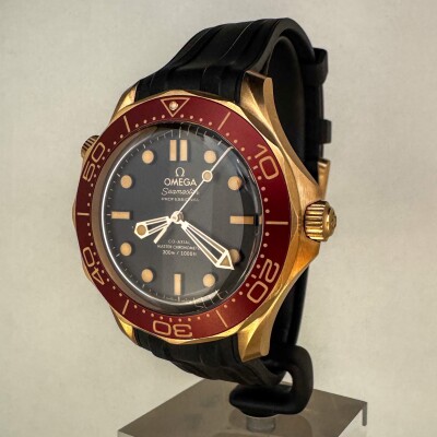 Montre Omega Seamaster Diver 300 Bronze Gold.