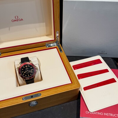 Montre Omega Seamaster Diver 300 Bronze Gold.