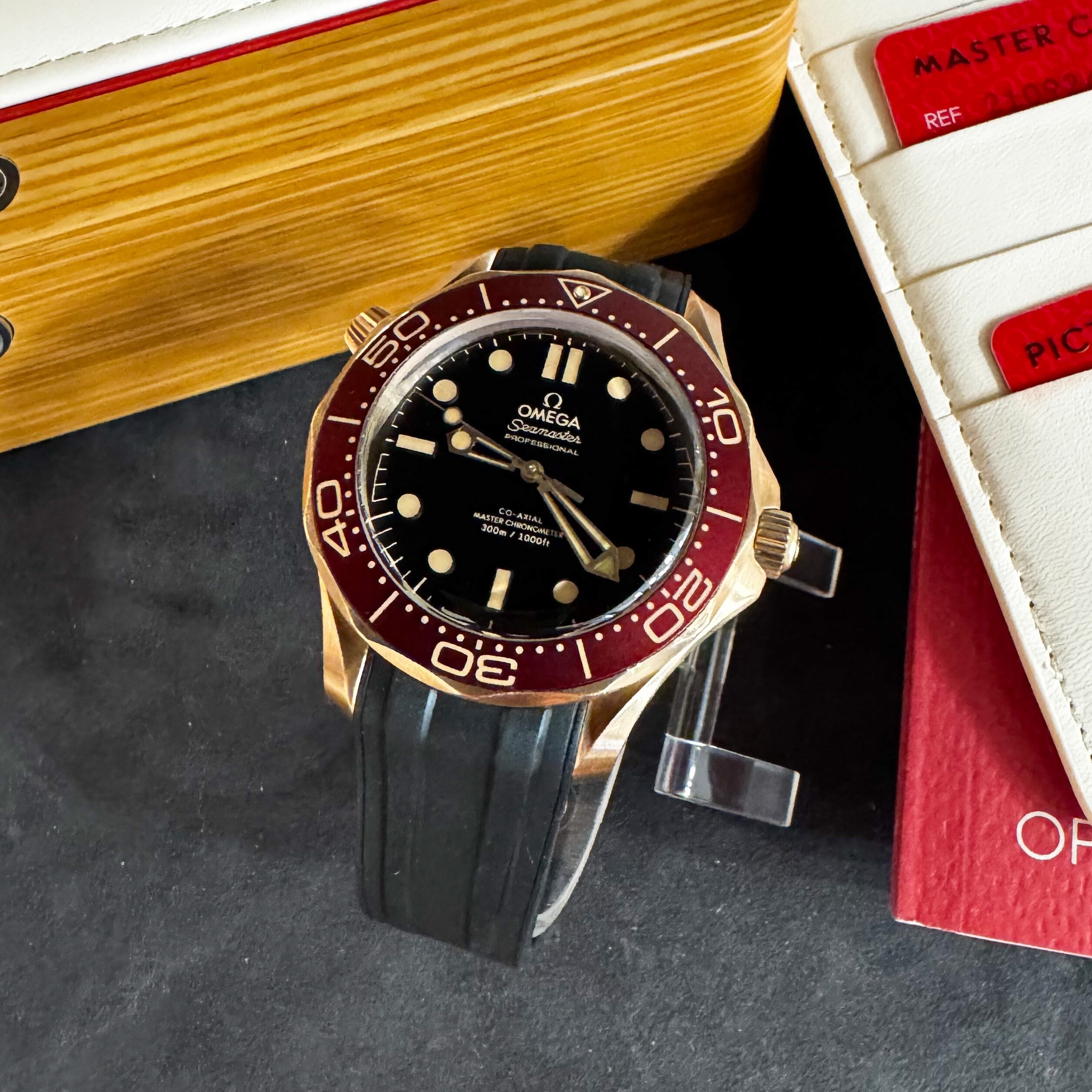 Montre Omega Seamaster Diver 300 Bronze Gold. vue 2