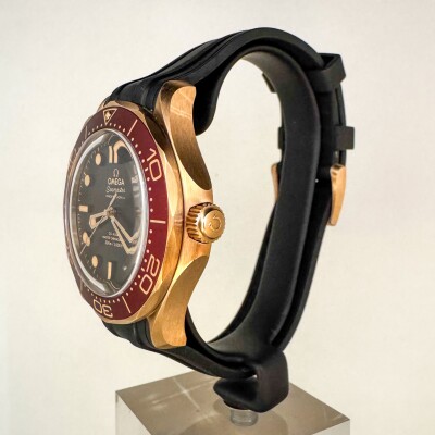 Montre Omega Seamaster Diver 300 Bronze Gold.