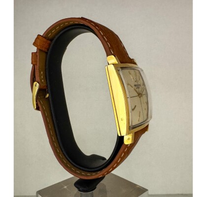 Montre Jaeger LeCoultre Square Or jaune.