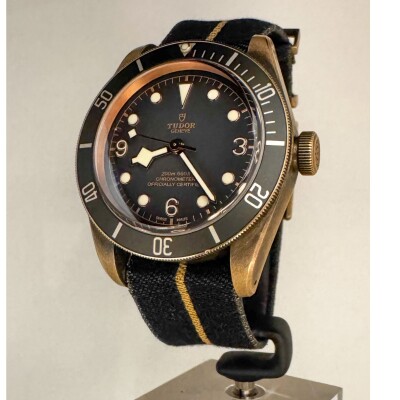 Montre TUDOR Black Bay Bronze 79250BA.