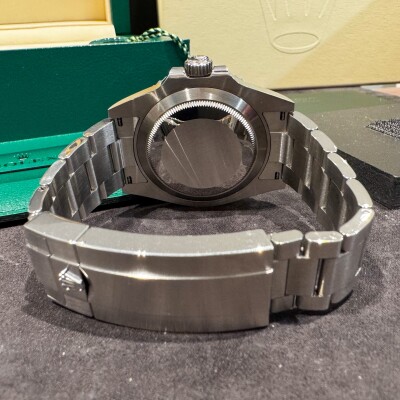 Montre Rolex Submariner No Date 124060