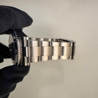 Montre Rolex Submariner No Date 124060