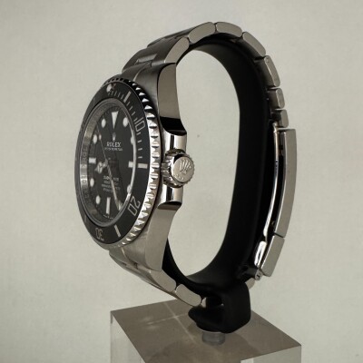 Montre Rolex Submariner No Date 124060