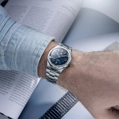 Montre Nivada Grenchen F77 Blue 41 mm.