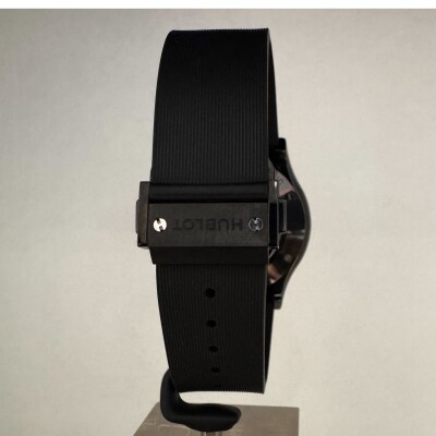 Montre Hublot Classic Fusion Chronograph Black Magic 42mm