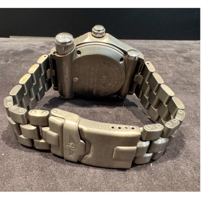 Montre Breitling Emergency E56321.