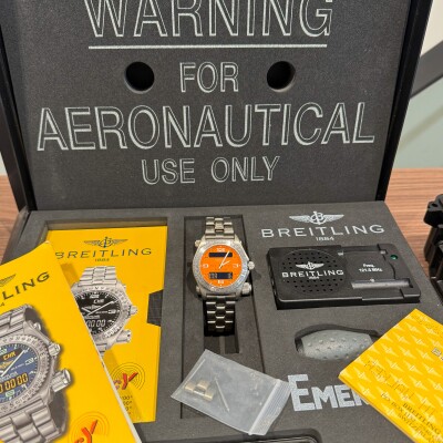 Montre Breitling Emergency E56321.