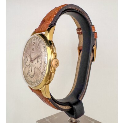 Montre Omega Vintage Chronographe 2466.