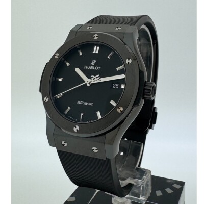Montre Hublot Classic Fusion Black Magic 42mm
