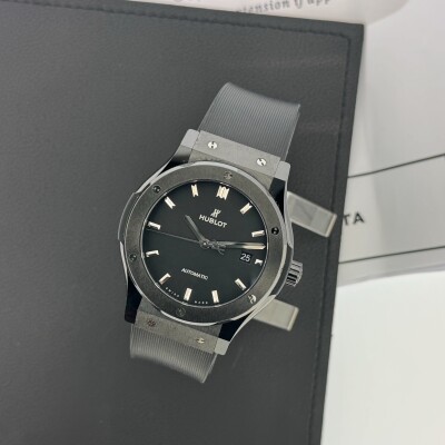Montre Hublot Classic Fusion Black Magic 42mm