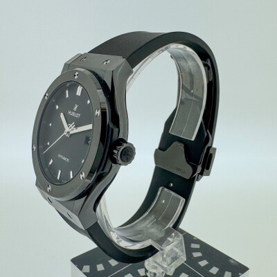 Montre Hublot Classic Fusion Black Magic 42mm