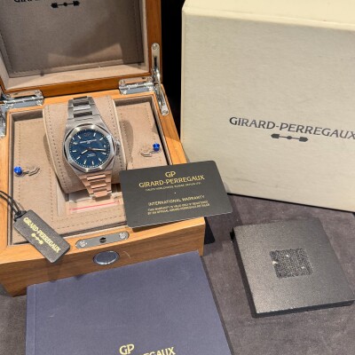 Montre Girard-Perregaux Laureato 81010.