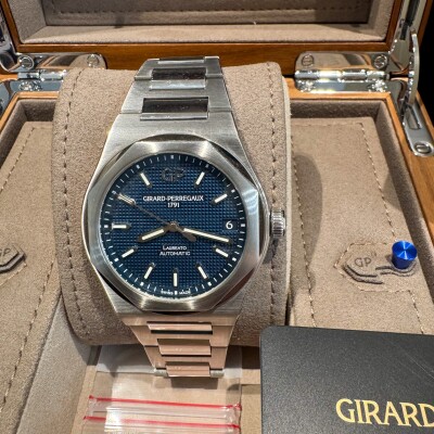 Montre Girard-Perregaux Laureato 81010.