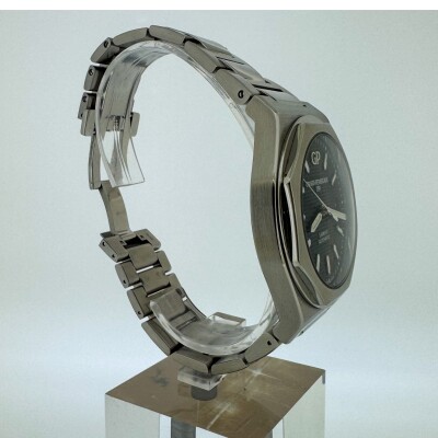 Montre Girard-Perregaux Laureato 81010.