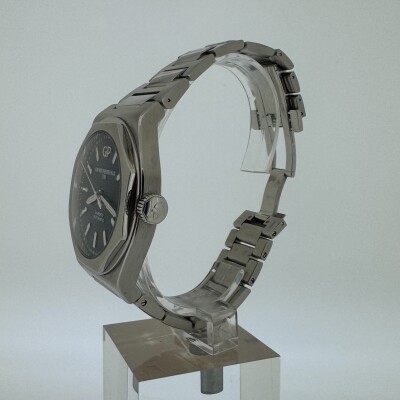 Montre Girard-Perregaux Laureato 81010.