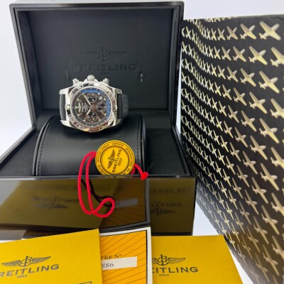Montre Breitling Chronomat 44 Chronographe AB0110.