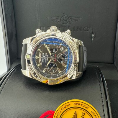 Montre Breitling Chronomat 44 Chronographe AB0110.