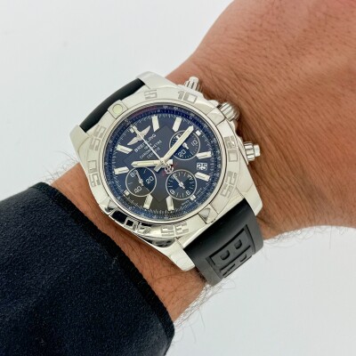 Montre Breitling Chronomat 44 Chronographe AB0110.