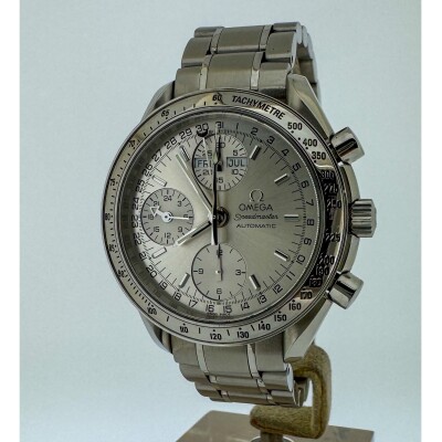 Montre Omega Speedmaster Triple Calendar 35233000.