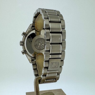 Montre Omega Speedmaster Triple Calendar 35233000.
