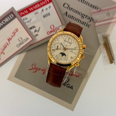 Montre Omega Speedmaster Moonphase Or jaune.