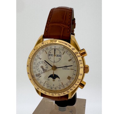 Montre Omega Speedmaster Moonphase Or jaune.