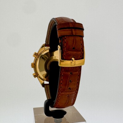 Montre Omega Speedmaster Moonphase Or jaune.