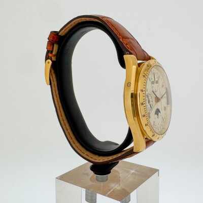 Montre Omega Speedmaster Moonphase Or jaune.