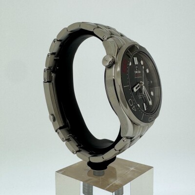 Montre Omega Seamaster 300m 007 50Th Anniversaire.