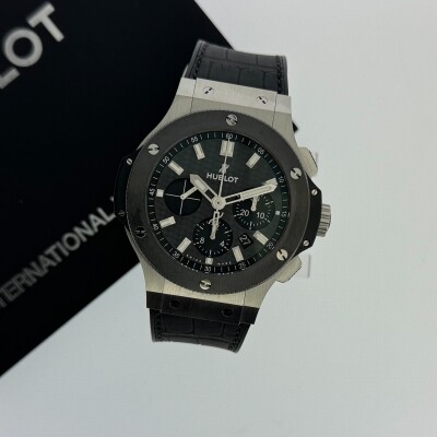 Montre Hublot Big Bang Chronographe Ceramic Steel.