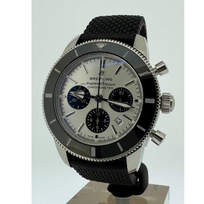 Montre Breitling Superocean Heritage II B01 Chronograph 44